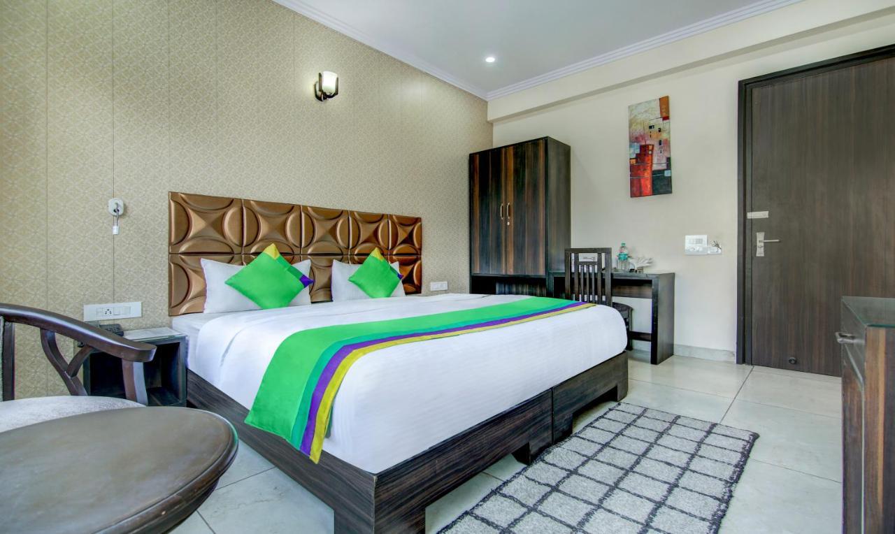 Hotel Treebo Trend Blooms Premium Gurgáon Exteriér fotografie
